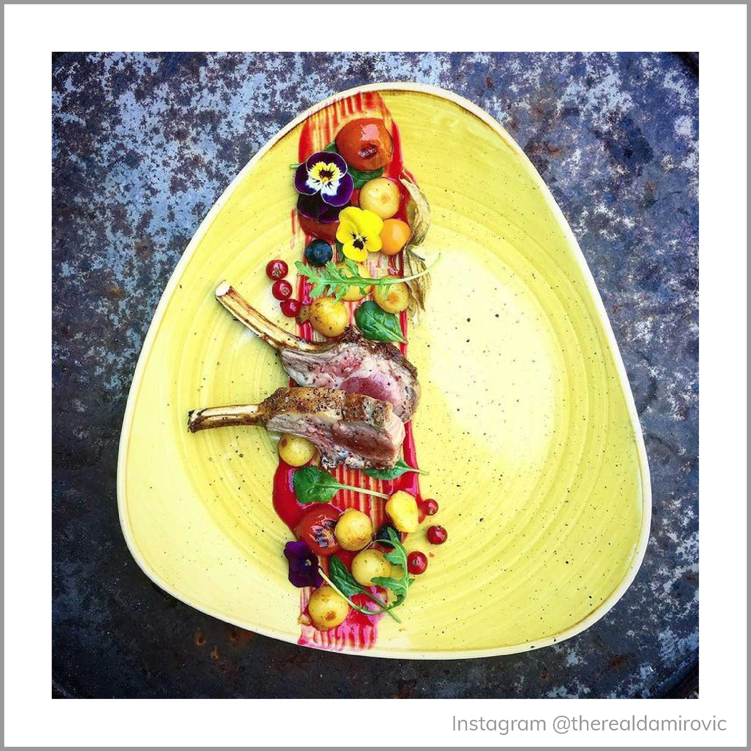 Mustard Seed Triangle Plate 28.5cm